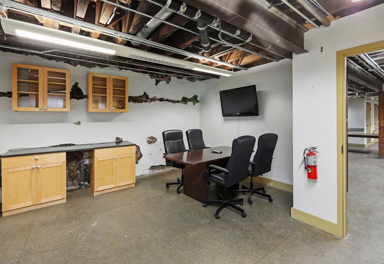 Unique downtown San Francisco full size basement space - Image 3