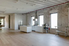 White Commercial Kitchen Photostudio - Image 9