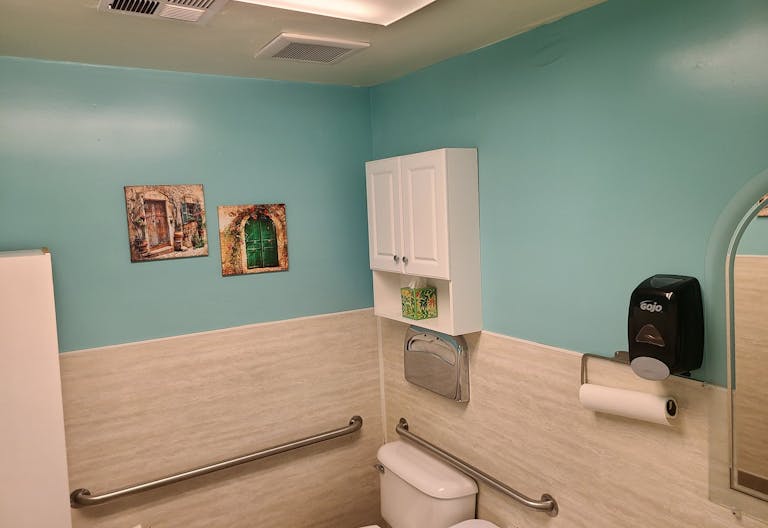 Excellent Show Room Space Near Downtown Mountain View - Image 4