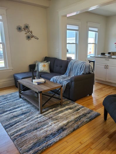 Charming 3 Bedroom Home, Close to U of M/Downtown/Dinkytown ~ Great Deck!! - Image 4