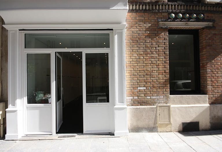 Debelleyme Boutique Ephémère with high exposure - Image 0