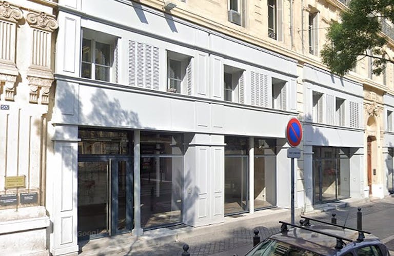Block of 6 Boutiques Shop for Rent - Marseille Rue de la R�publique - Image 3