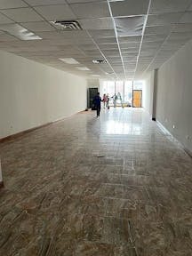 Blank canvas store front/creative space - Image 0