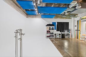 MODERN PHOTO/VIDEO STUDIO | CYCLORAMA, GREEN SCREEN and SEAMLESS BACKDROP | AC, WIFI and SONOS | ALSO PERFECT FOR GALLERY SHOWS AND POP-UPS - Image 1