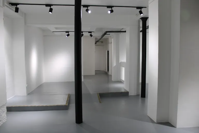 Rue Neuve Popincourt Showroom - Image 1