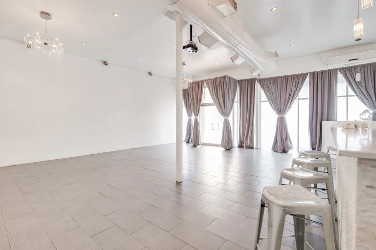 Licensed Bar Space in Crown Heights - Image 2