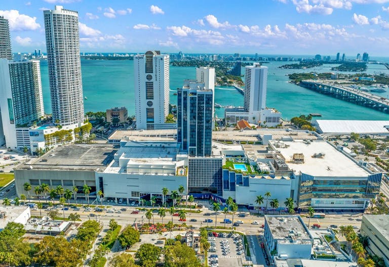 New concept in fully furnished offices for rent on a short term, temporary and virtual services - Image 3