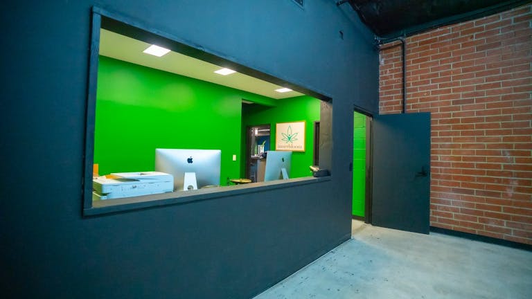 Exposed Brick Room for Photo shoot, Gallery space or Podcast - Image 2