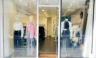 Boutique spacieuse et lumineuse au centre ville du 2e arrondissement - Image 0