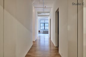 7500 sqft Bright West Soho Studios - Image 30