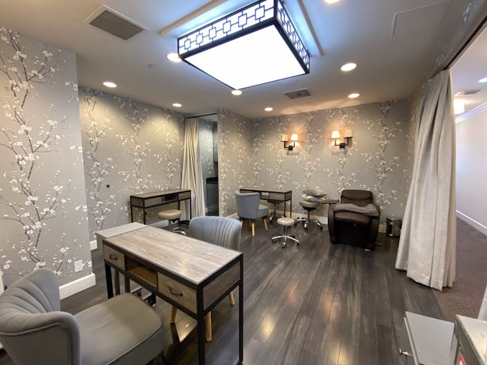 Luxury Accommodations, 90210 Convenience. - Image 2