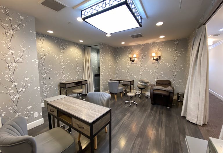 Luxury Accommodations, 90210 Convenience. - Image 2