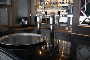 Elegant Retail Space at Historic Hotel Bristol - Image 31