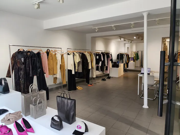grande boutique beaux volumes au coeur de arts et m�tiers paris 3e - Image 4
