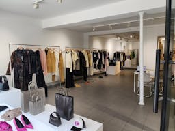 grande boutique beaux volumes au coeur de arts et m�tiers paris 3e - Image 4