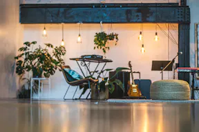 Sunny Plant Filled Dumbo Restored Warehouse // Perfect for Photo shoots/Dinner Parties/Events - Image 1