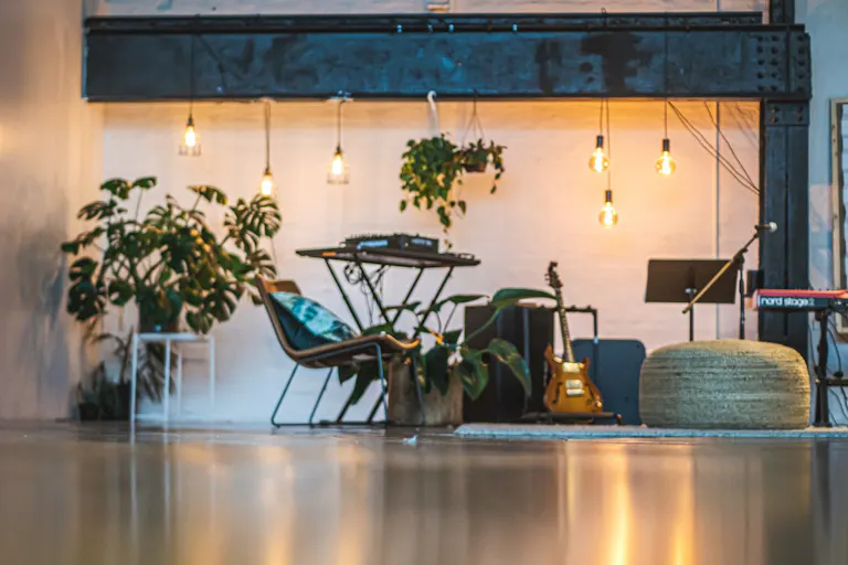 Sunny Plant Filled Dumbo Restored Warehouse //  Perfect for Photo shoots/Dinner Parties/Events - Image 1