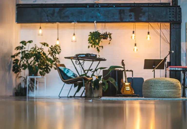Sunny Plant Filled Dumbo Restored Warehouse // Perfect for Photo shoots/Dinner Parties/Events - Image 1