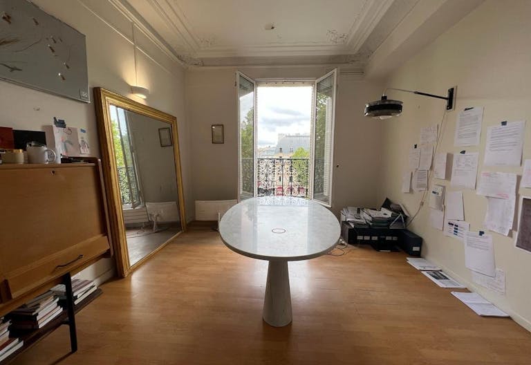 Large Office Apartment In the heart of Paris - Image 2