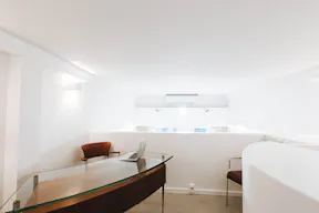 Classic Pop-Up Store in Rambuteau - Image 5