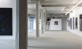 Puristic Art Gallery with beautiful Garden - Image 4