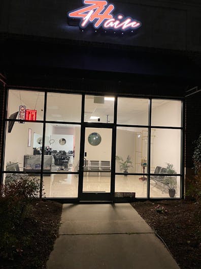 Vibrant Salon Space in Kiln Creek - Image 1