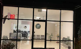 Vibrant Salon Space in Kiln Creek - Image 1