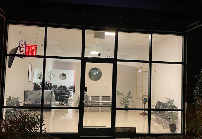 Vibrant Salon Space in Kiln Creek - Image 1