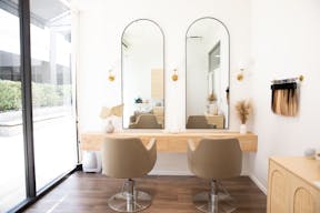 Chair for Rent in Beautiful Salon Suite - Image 0