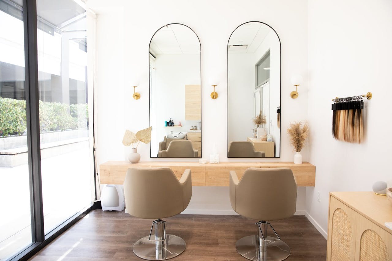 Chair for Rent in Beautiful Salon Suite - Image 0