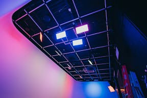 Luxurious, ground-level Soundstage with gorgeous lounge, large garage door and private parking - Image 15