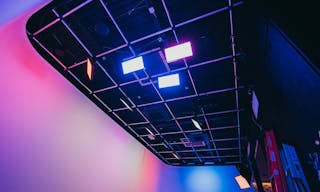 Luxurious, ground-level Soundstage with gorgeous lounge, large garage door and private parking - Image 15