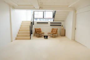 Light filled split level Storefront in the heart of Manhattan (with high ceilings and multiple rooms)  - Image 16