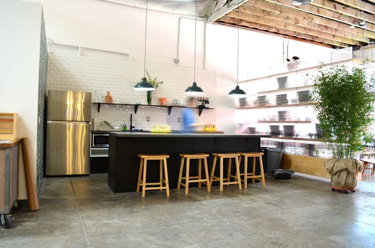 Airy, Urban Oasis in the Arts District - Image 4