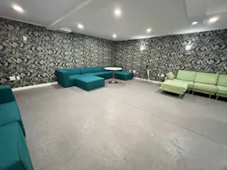 Intimate, Private Luxe Gallery Lounge - Image 1