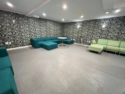 Intimate, Private Luxe Gallery Lounge - Image 1