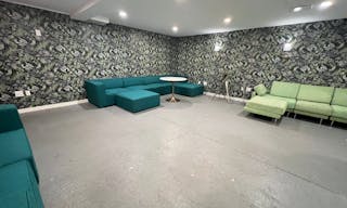 Intimate, Private Luxe Gallery Lounge - Image 1