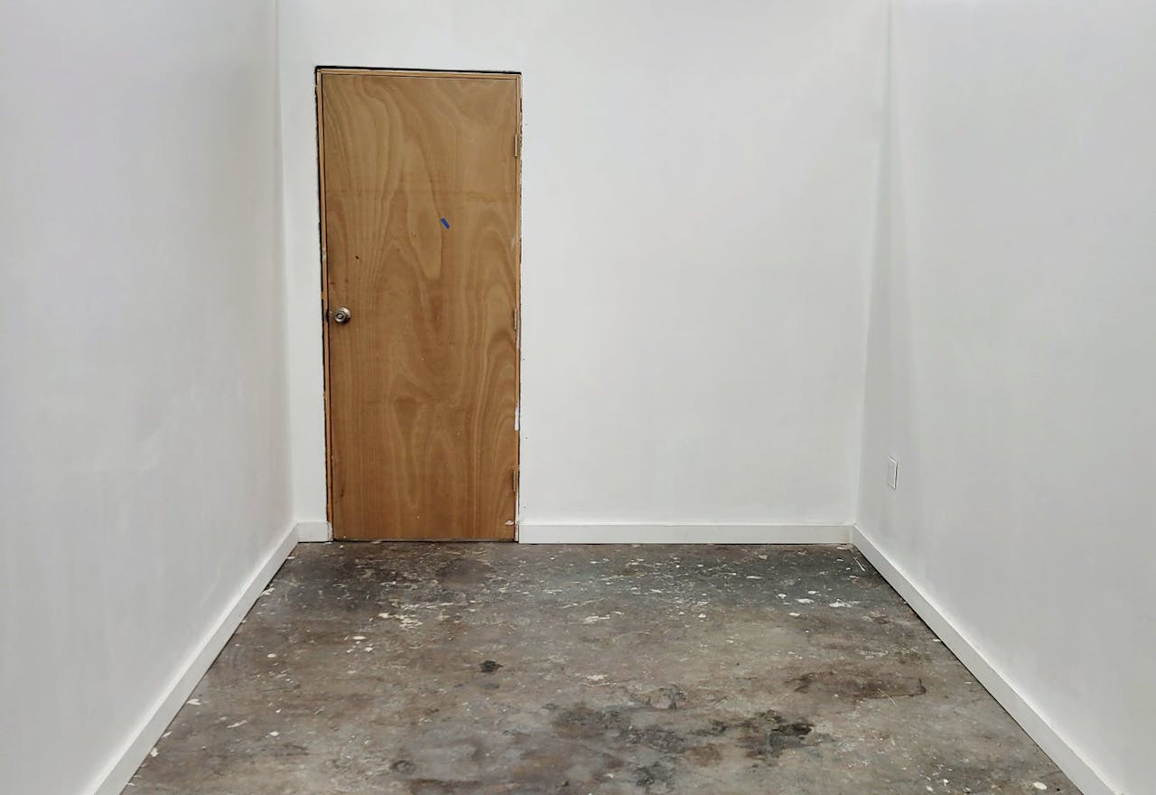Private artist's studio in Ridgewood, Queens - Image 2