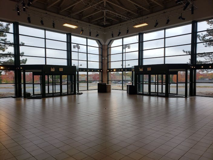 Minimal yet elegant space - NE Grand Rapids Retail Space - Image 2