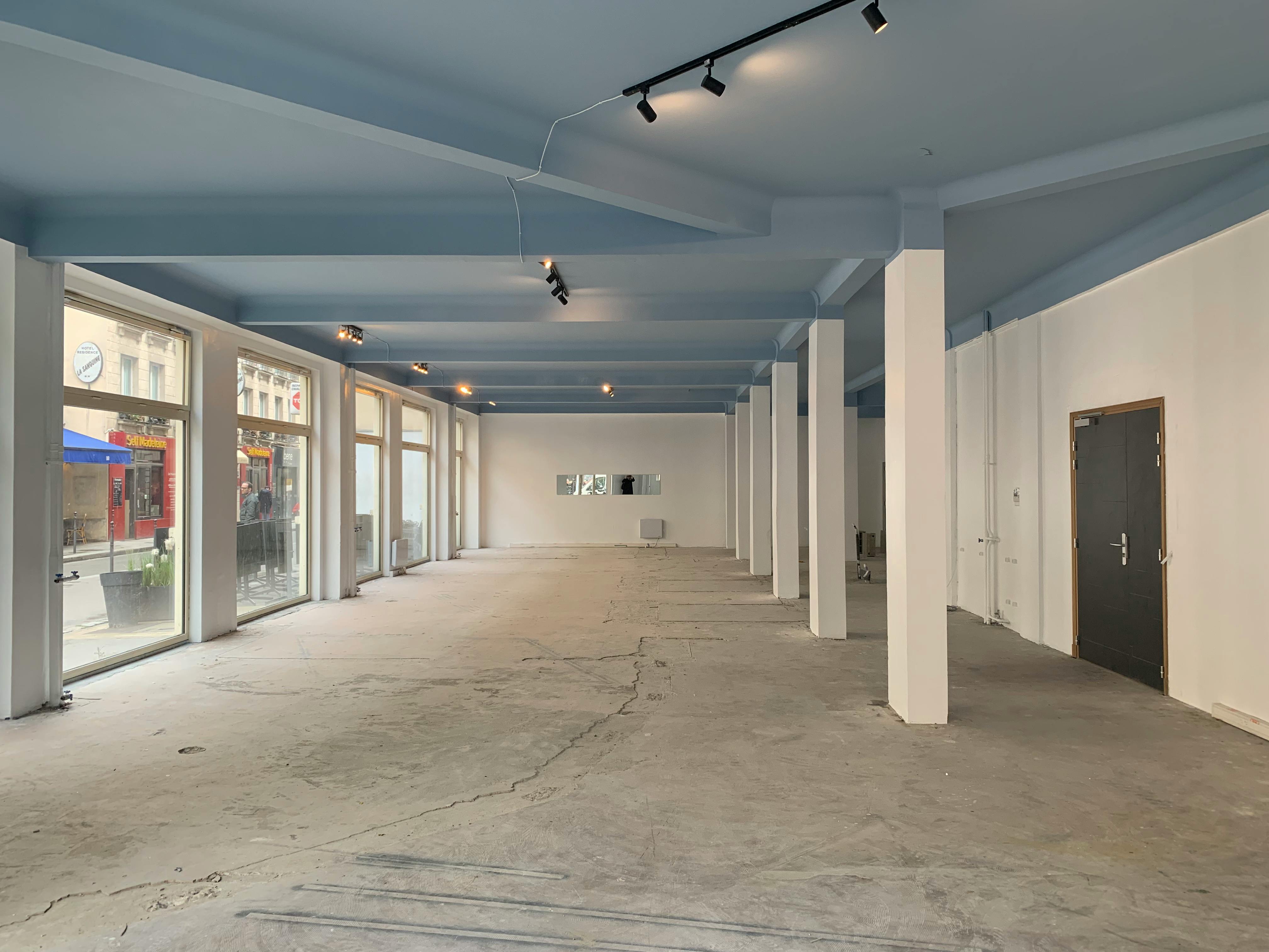 Modern 250 sqm Loft Showroom on Rue d'Anjou, Paris