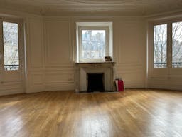 Apartment Showroom in Saint-Germain - Image 1