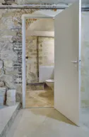 Beautiful Pop Up Boutique in Le Marais - Image 10
