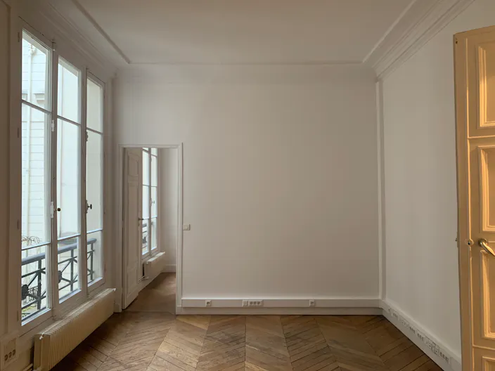 Classic Parisian apartment in the very center of Paris - Image 4