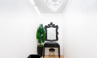 MID SIZE ALL WHITE VENUE IN ANAHEIM - Image 4