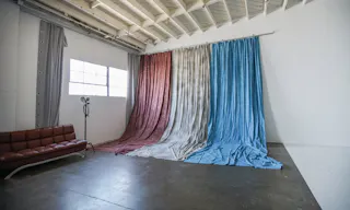 High-ceiling photo studio with a cyclorama wall - Image 5