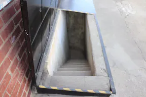 Large Basement space in LA - Image 8