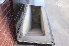 Large Basement space in LA - Image 8