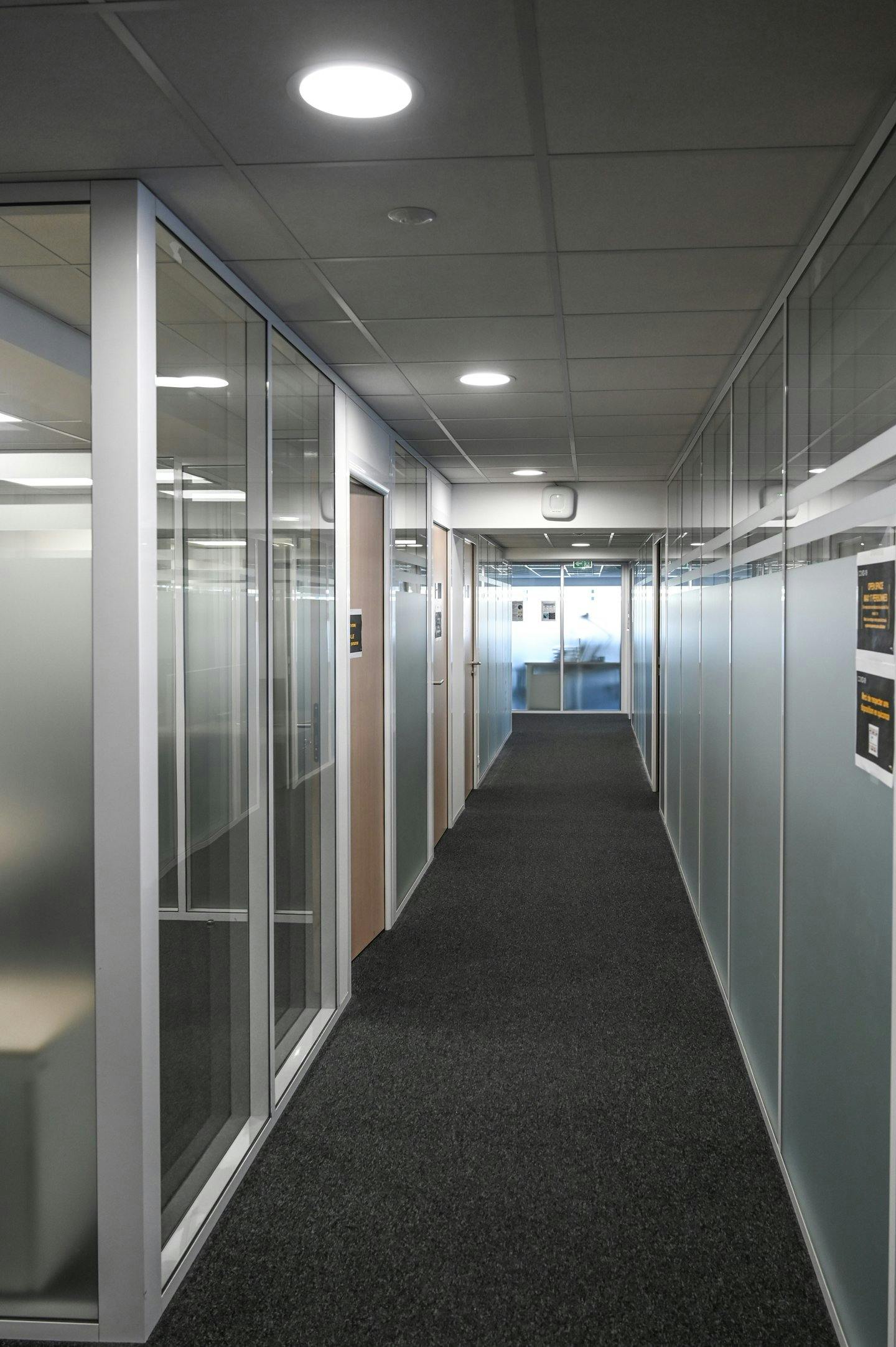 Large Commercial Space on Quai de Grenelle, Paris