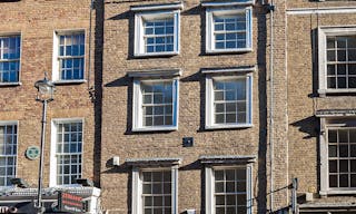 Exclusive Townhouse Rental in the Heart of London - Image 1