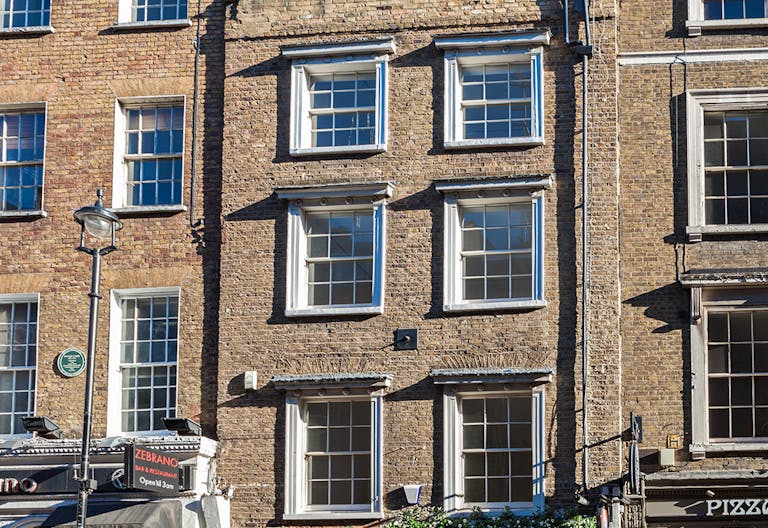 Exclusive Townhouse Rental in the Heart of London - Image 1